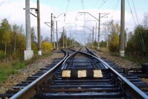 Во Львове поезд сбил двух человек, женщина погибла на месте