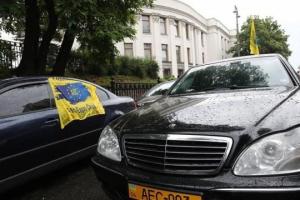 Центр Киева заблокирован: под Радой митингуют около 850 автомобилистов
