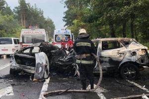 Сгорели заживо: под Киевом три человека погибли в ДТП