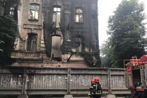 В центре Киева произошел пожар в историческом здании: видео