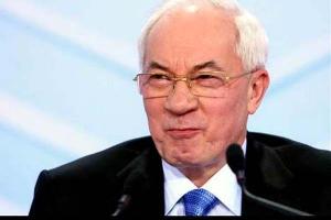 В сети жестко раскритиковали комментарии Азарова по поводу лозунга "Слава Украине!"