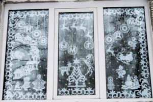 Как украсить окна к Новому году - трафареты для вырезания