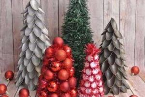 Новогодняя елка из пластиковых ложек своими руками