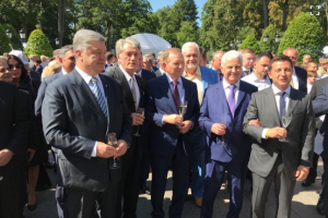 Порошенко присоединился к президентам только после Шествия достоинства