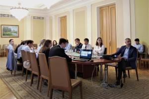 У Зеленского предлагают вознаграждать "обличителей" коррупции
