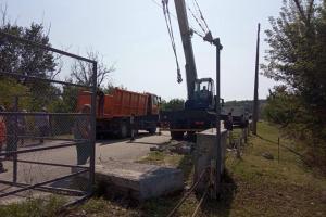 В Станице Луганской начался ремонт разрушенного моста