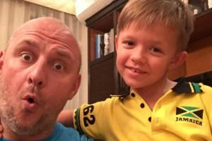 "С папой можно все!": Потап с сыном отправились отдыхать в Грецию