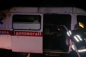 На Днепропетровщине на ходу загорелся автомобиль скорой помощи