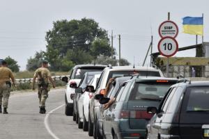 Госпогранслужба: На КПВВ "Чонгар" образовалась очередь из 250 автомобилей