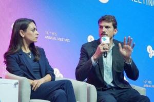 Голливудские звезды пообщались с Зеленским на форуме YES в Киеве