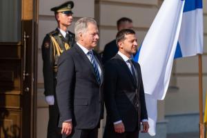 Украина будет наращивать военное сотрудничество с Финляндией - Зеленский