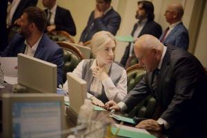 Партия "Слуга народа" решила возобновить выплаты пенсий жителям ОРДЛО
