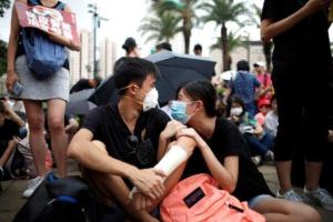 Полиция Гонконга открыла огонь по демонстрантам