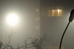 "Дым выедает глаза прямо в квартире": Жители Киева жалуются на едкий запах по ночам