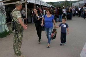 На Донбассе пересекать КПВВ дети смогут при новом условии