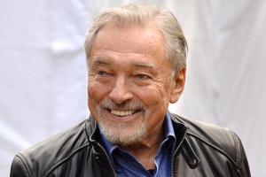 Умер "чешский соловей" - легендарный музыкант Карел Готт