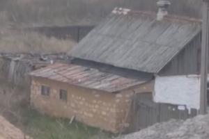 Дыры – глубиной до 5 м: поселок на Луганщине уходит под землю