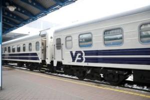 "Платим танцорам и дровосекам": "Укрзализныця" сократит половину административного персонала