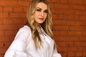 "Смелое решение!": Ольга Сумская поразила зимним фото без макияжа