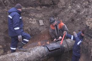 Реконструкция старых труб: в Лисичанске продолжается ремонт водовода