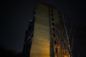 В Киеве из окна 10 этажа выпрыгнула молодая мама