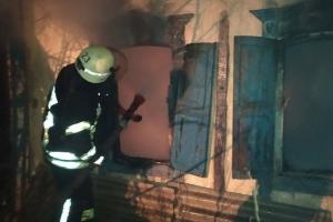 На Луганщине во время ликвидации пожара в жилом доме спасатели обнаружили тело мужчины