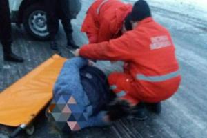 В Северодонецке спасли женщину, которая пролежала час на автодороге