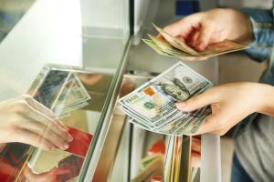 Євро або долари? Що краще взяти з собою в екзотичну подорож