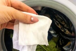 Влажная салфетка в стиральной машинке: лайфхак от опытных хозяек