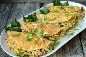 Бризоли с начинкой из грибов и маринованных огурцов