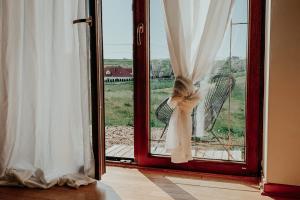 Как укоротить шторы без шитья в домашних условиях