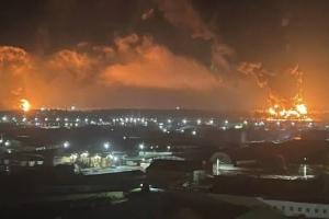 В российском Брянске произошел пожар на нефтебазе