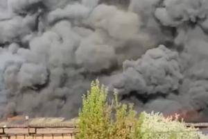 Под Новосибирском произошел крупный пожар на химзаводе