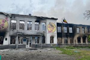 Школа згоріла вщент: окупанти обстріляли фосфорними бомбами Авдіївку
