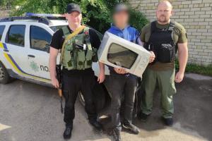 Нажиться на войне: в Лисичанске задержали мародера