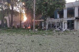 Ракетный удар по Запорожью: поврежден ТРЦ, есть жертвы