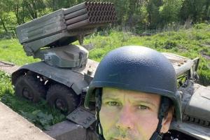 "І так буде з кожним": Вакарчук показав останки розбитої колони армії РФ під Харковом