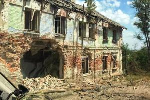 Окупанти знищують Лисичанськ і намагаються його оточити, - Гайдай