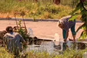 Стоят в очереди за водой по 4−8 часов: жители Мариуполя находятся на грани выживания
