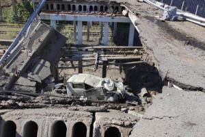 Вантажівка не проїде: росіяни завдали авіаудару на під'їзді до Лисичанська