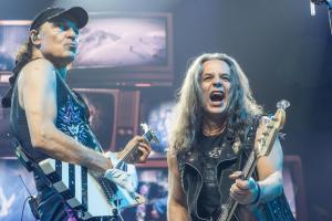 Легендарний гурт Scorpions підняв прапор України на своєму концерті в Ізраїлі