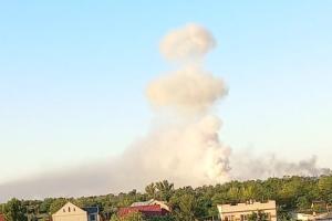 В сети появилось видео взрыва на российском складе БК в Новой Каховке