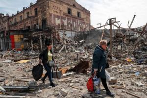 "Турбота" від окупантів: мешканцям Маріуполя росіяни перекрили доступ до "гуманітарки"