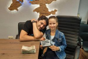 Собрала более 20 тысяч гривен для ВСУ: 10-летняя девочка довела Сергея Притула до слез