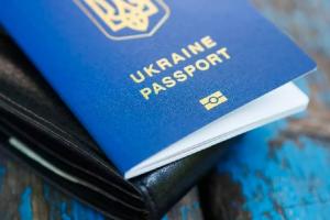 Украинцы в Польше смогут получить ID-карты и загранпаспорта, - Енин