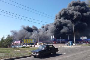 Пожар в центре оккупированного Донецка: горит ТЦ "Галактика"