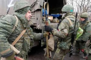 Массовые мобилизационные рейды: На Луганщине оккупанты вылавливают мужчин во дворах и на остановках