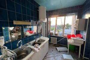 Ракети окупантів потрапили до лікарні у Миколаєві: у мережі з'явилися кадри зруйнованої будівлі