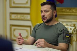 "Держитесь подальше от военных объектов": Зеленский обратился к жителям Крыма