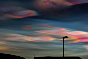 Невероятная красота: В Китае возникло явление, которое известно под названием "перламутровые облака"